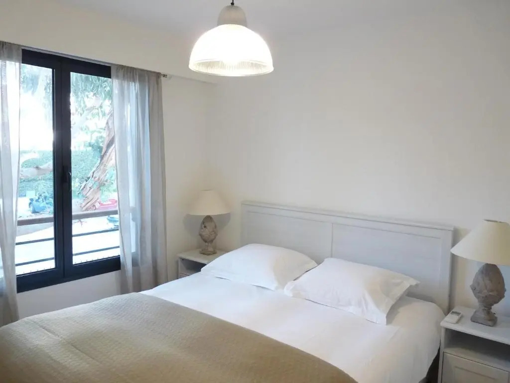Elegant two bedroom apartment with modern design and terrace close to beaches and Cannes center 546