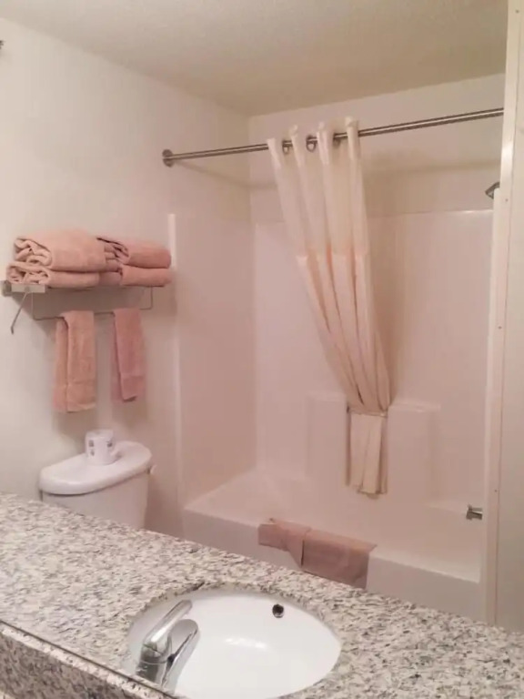 White Oak Inn & Suites