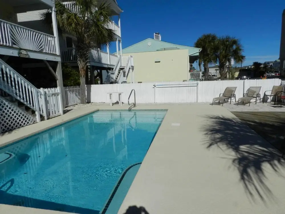 Beach Hutt 5 Bedrooms 4 Bathrooms Home