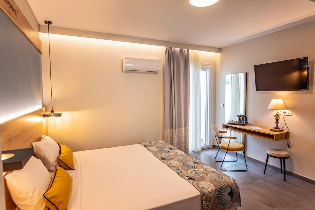 Mythic Summer Hotel
