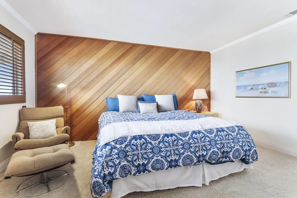 Blue Lagoon Condo - 2 Br condo by RedAwning