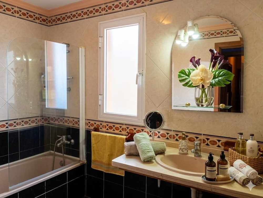 3 Bed-room & Wifi-radazul -sea View and Balcony