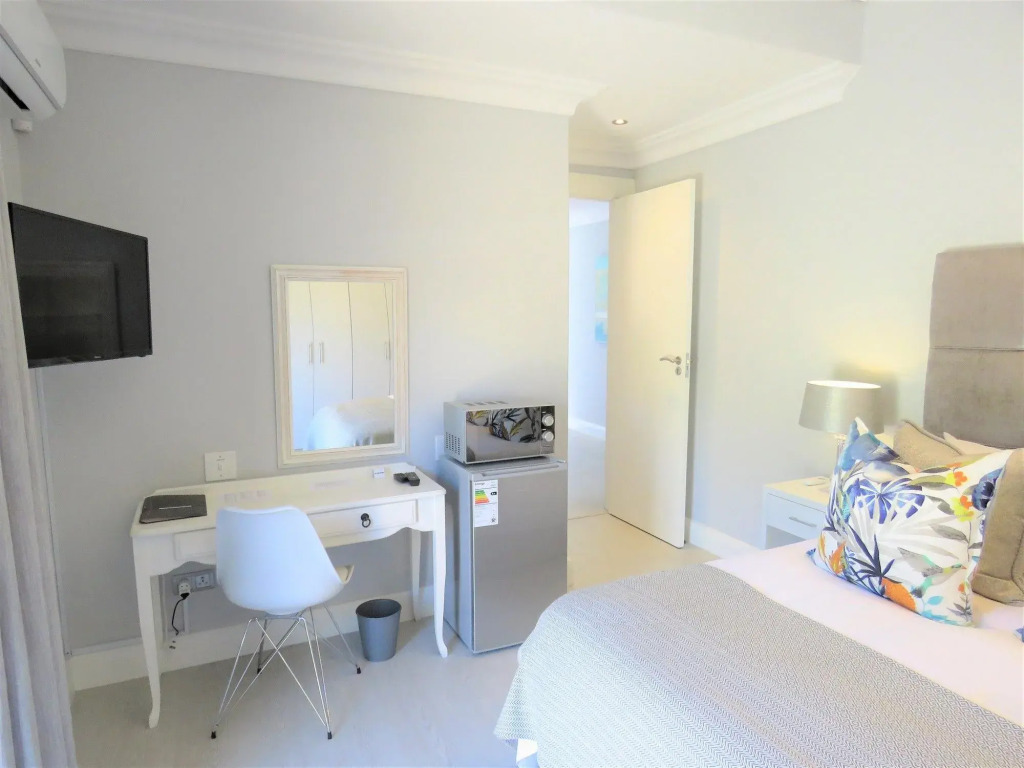 OCEAN BREEZE SUNSET BEACH - Boutique Guesthouse - Cape Town