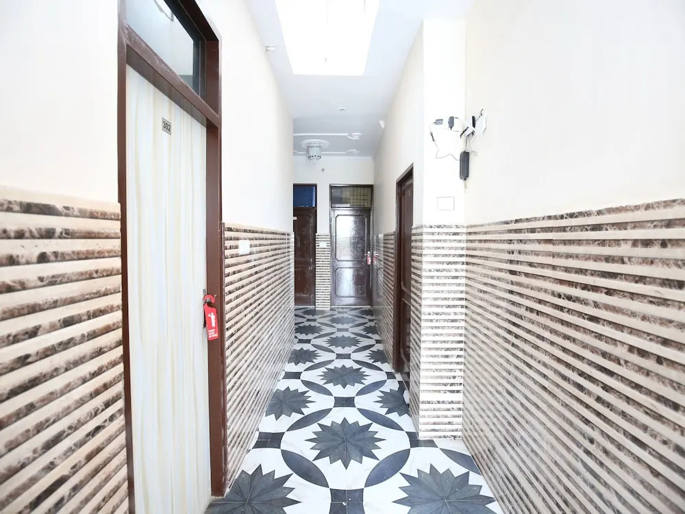 OYO 13102 Hotel Adarsh