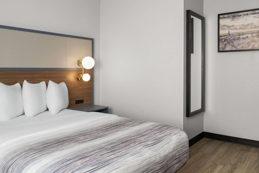 AmericInn by Wyndham Urbana Champaign University Area