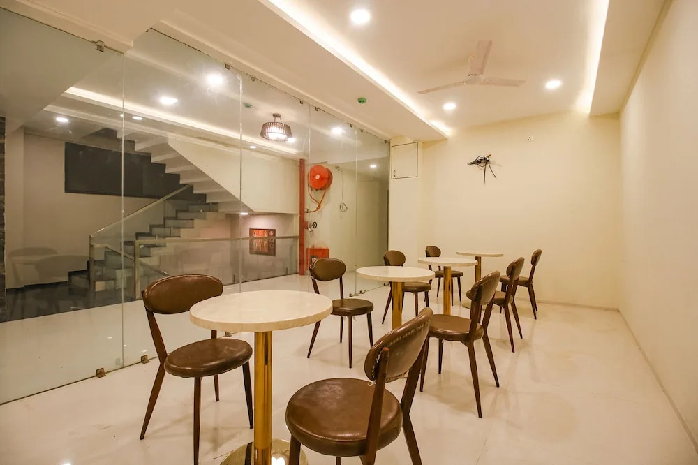 Fabhotel Divine Casa
