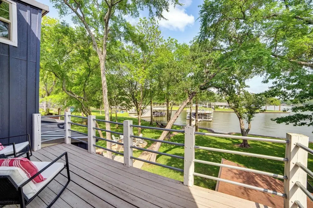 Live Lake Life! Enchanted Oaks Gem w/ Private Dock