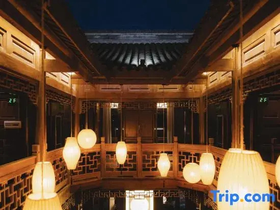 Moonlit Courtyard of Lizhuang