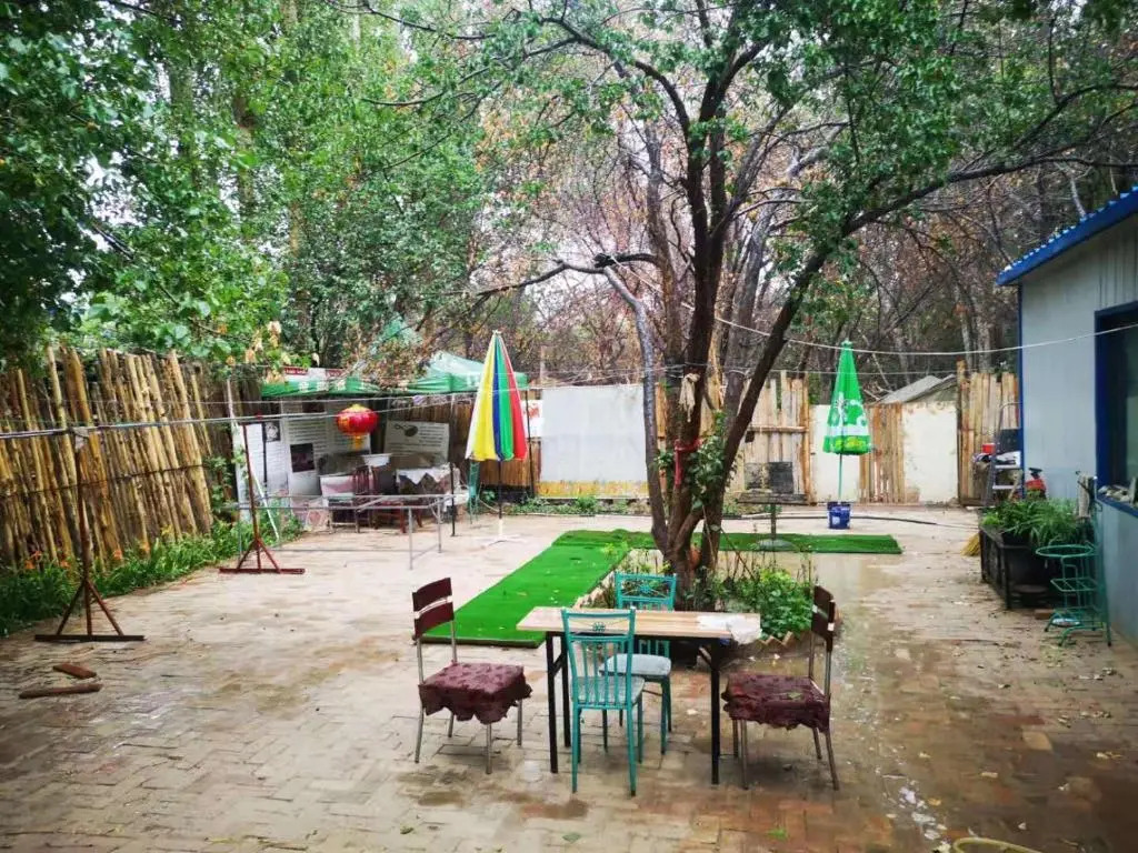 Dunhuang Happy Yijia Guest House