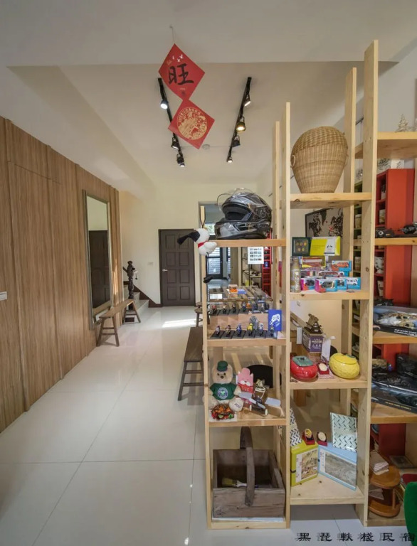 K&B Happy Hostel