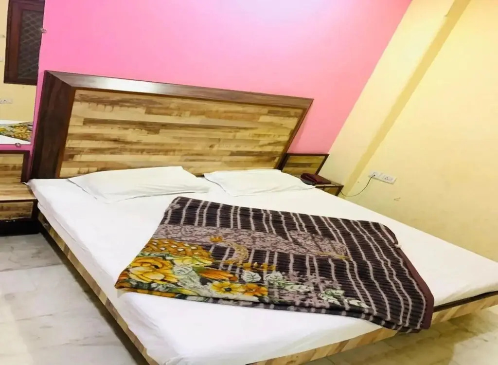 Hotel Decent Suites - Delhi Airport