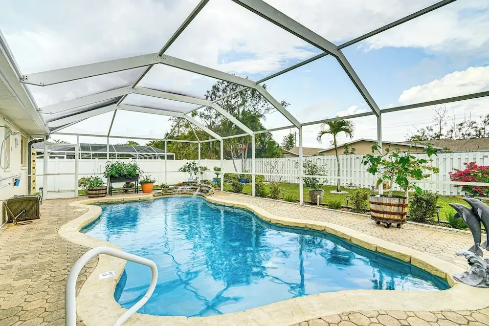 4 Mi to Public Beach: Cape Coral Paradise!