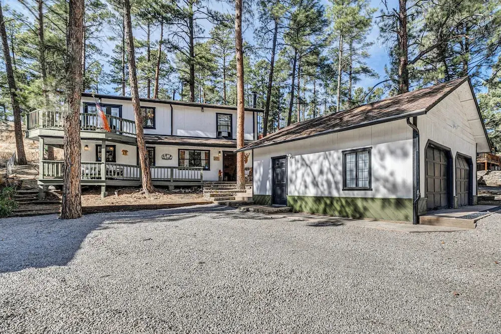 Hot Tub, 5 Mi to Winter Park! Woodsy Ruidoso Abode