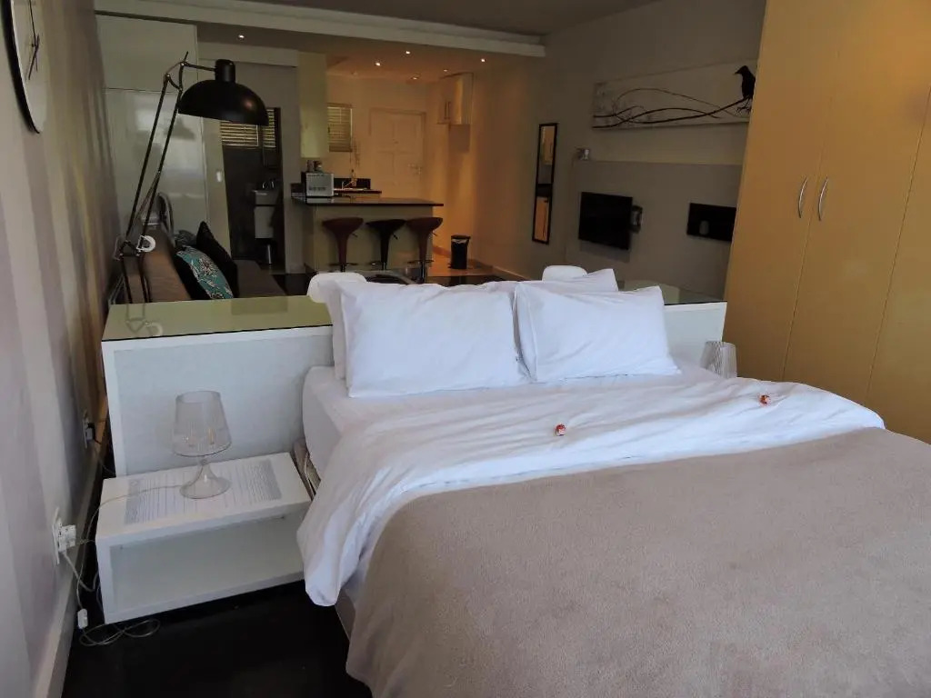 Apartment Mouille Point 27