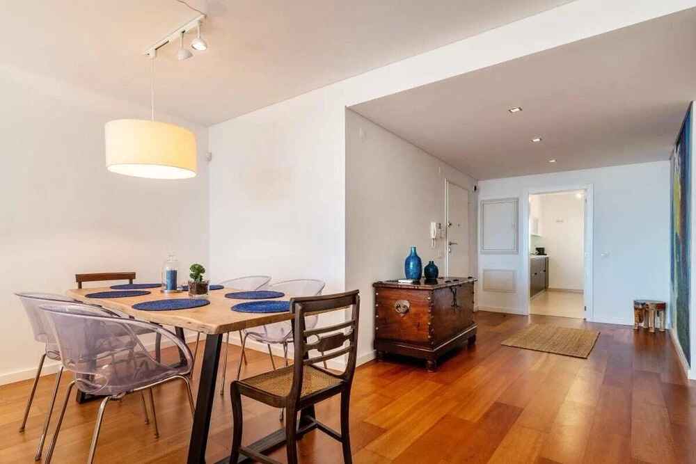 Gorgeous Apartment in Alges With Stunning Rooftop Pool