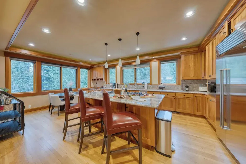 Cedars at Palisades by Avantstay Hot Tub, Resort Access, and Mountain Views
