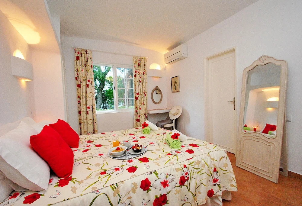Villa AlGharif - com Piscina Aquecível, Jardim e BBQ em Albufeira