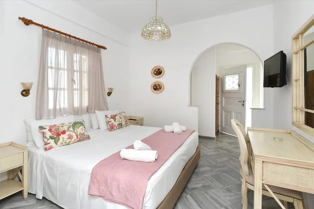 Hara Studios and Apartments