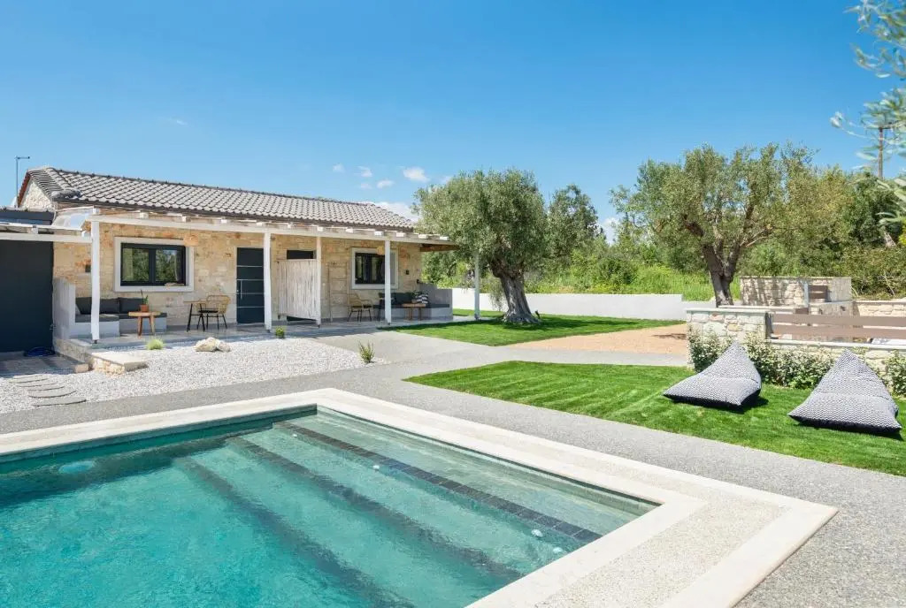 "Four Olives" Luxury Rooms, Afitos #FeelsLikeHome