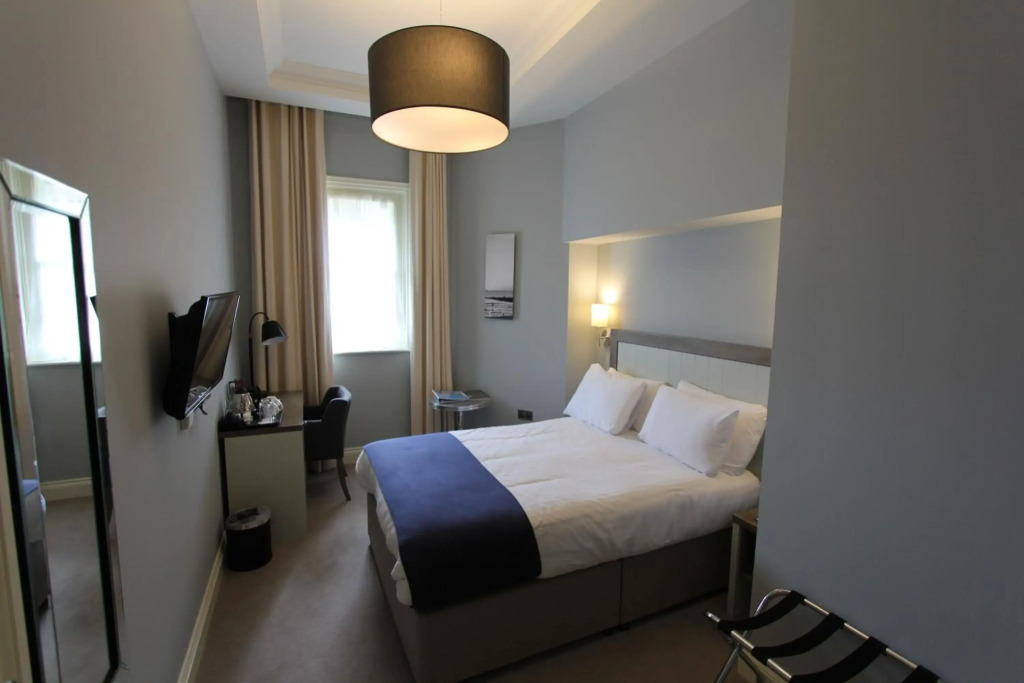Yarrow Hotel