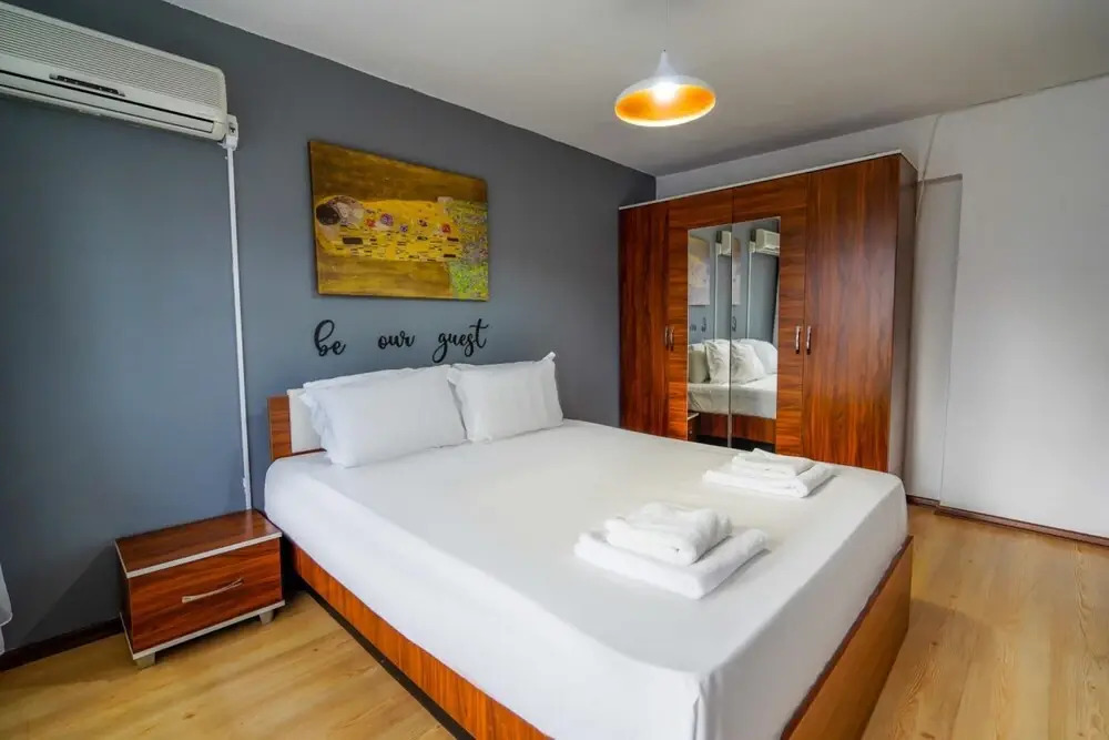 Central Flat with Balcony and Terrace in Muratpasa