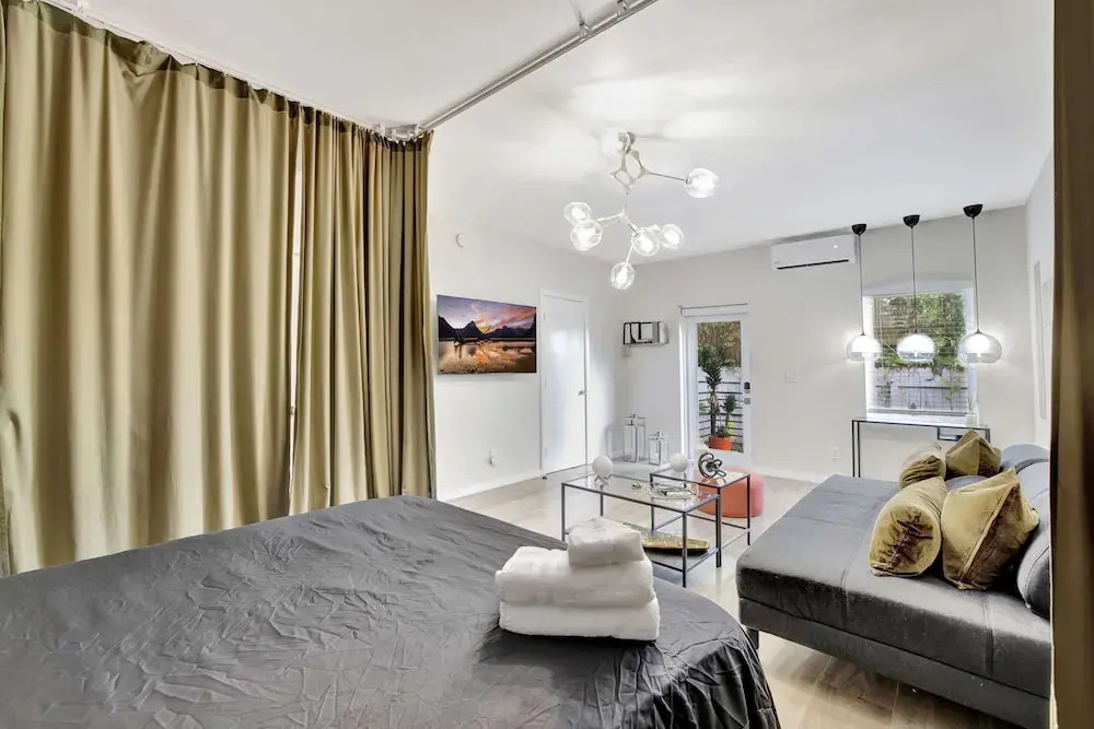 Sunshine Retreat Studio for 2!