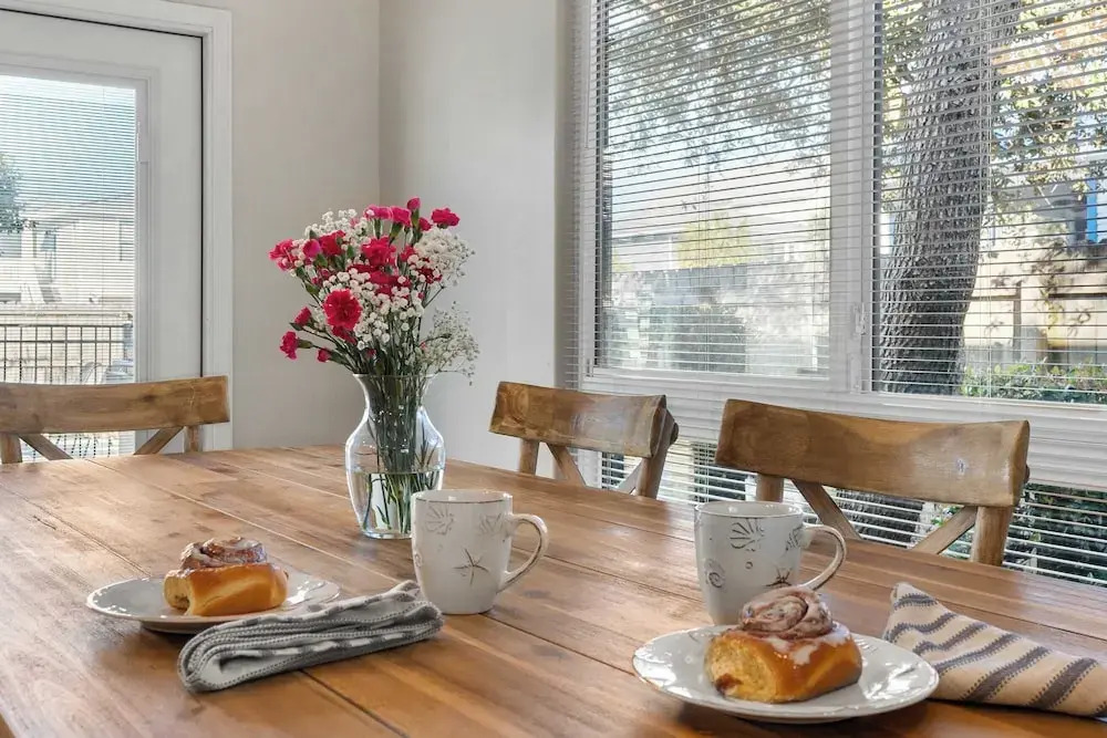 Pelican Retreat by Avantstay 5 Mins TO Beach Pet Friendly w/ Pool & Bbq!