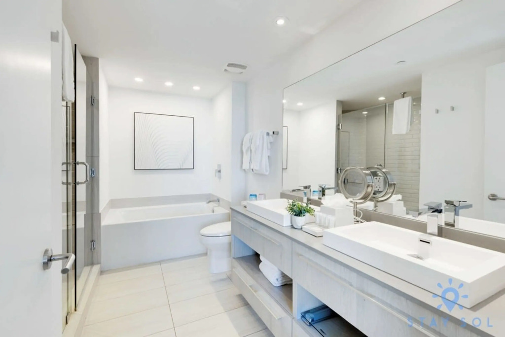 Luxury 2Br Front Ocean & Bay View Amazing Pools