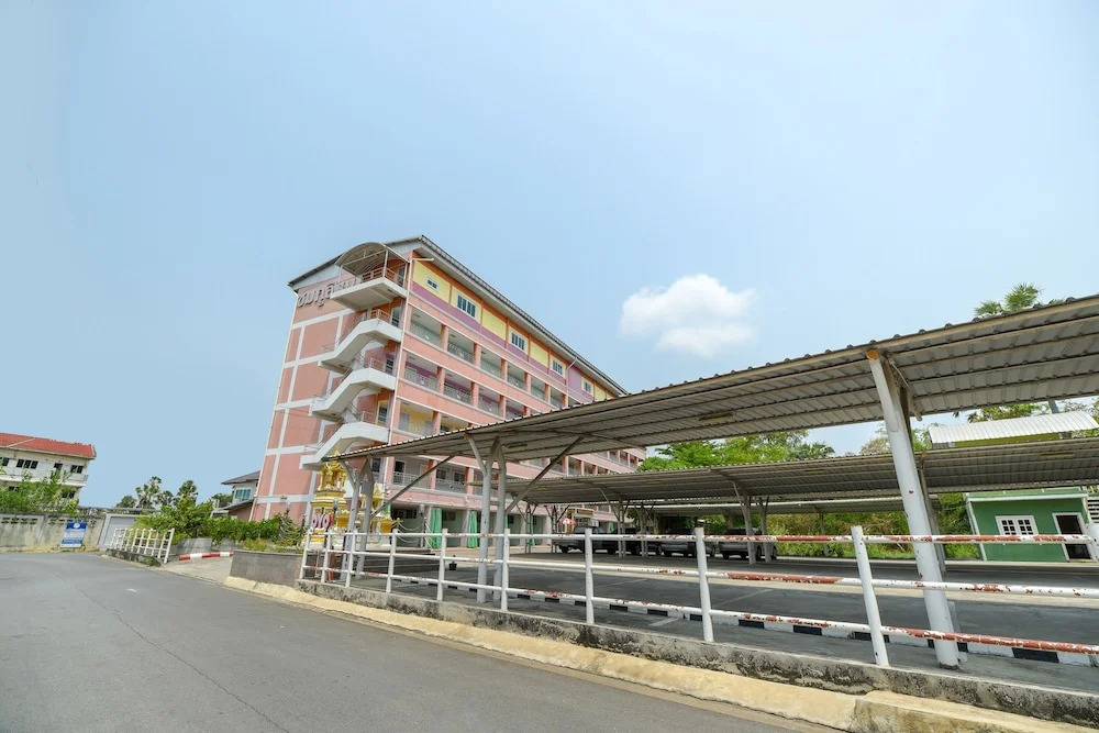 Chompoo Inn