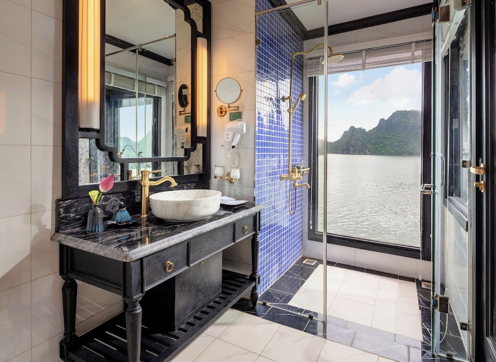 Halong Deluxe 1 Cruise