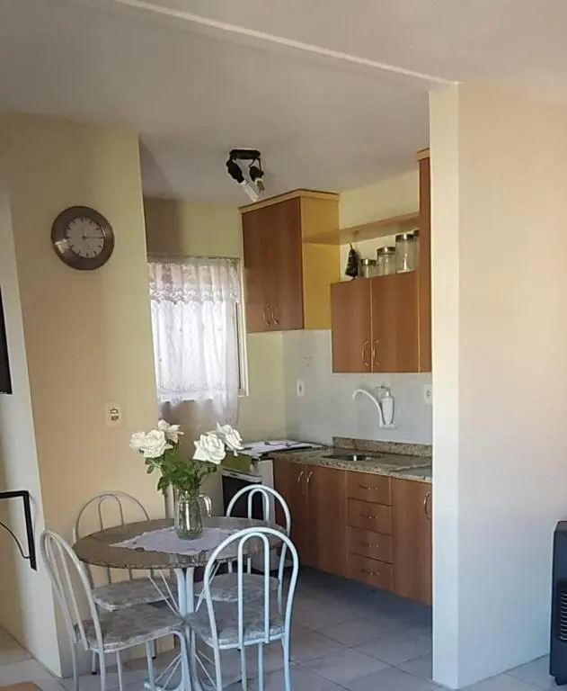 Apto 2 quartos, cond fechado, com vaga, quarto andar