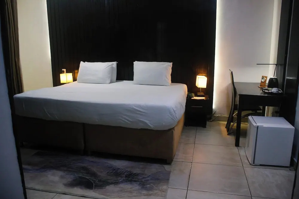 Royal Crest hotel and suite