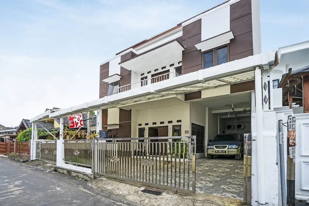 OYO 90595 Ferezsa Kost Syariah