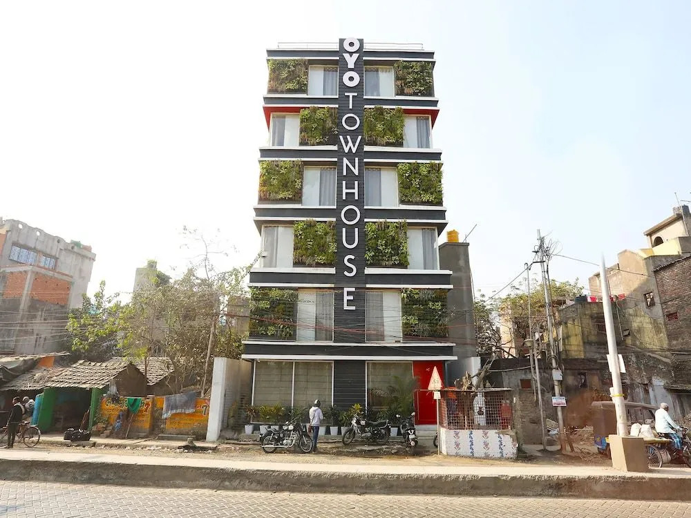 OYO Townhouse 060 Airport Green Arcade