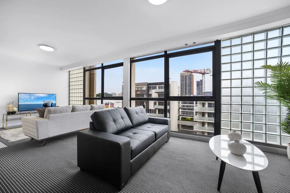 Stylish and Spacious Apt with Double Living Room