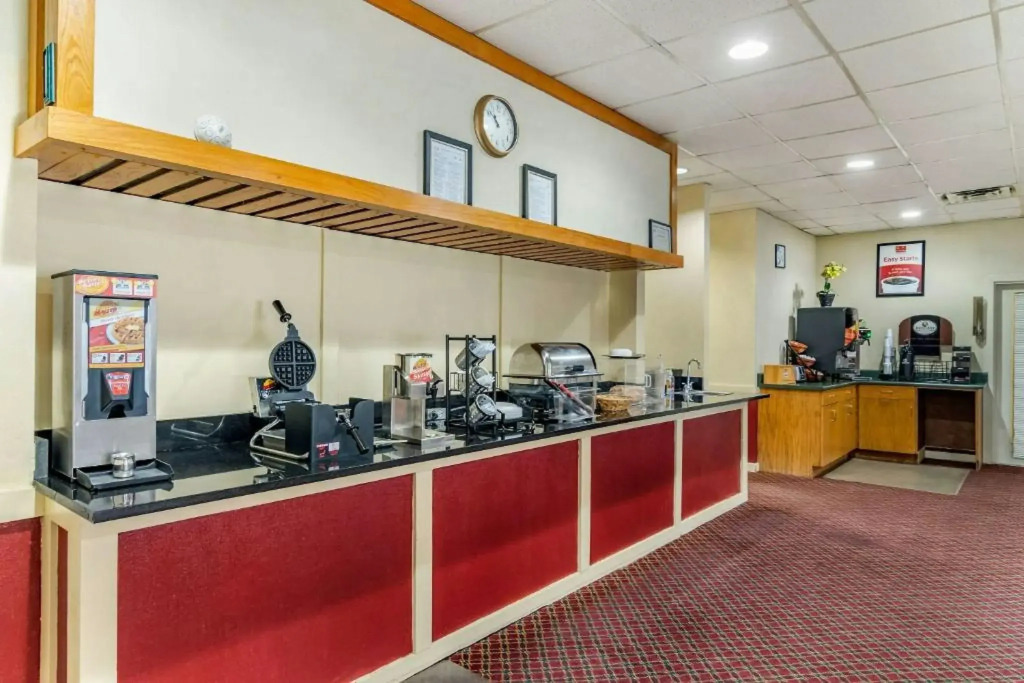 Perry Inn & Suites National Fairground I 75