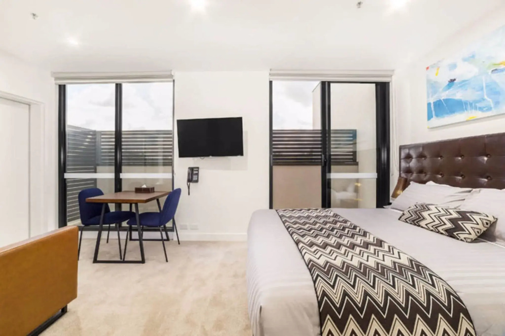 Whitehorse Apartments Hotel