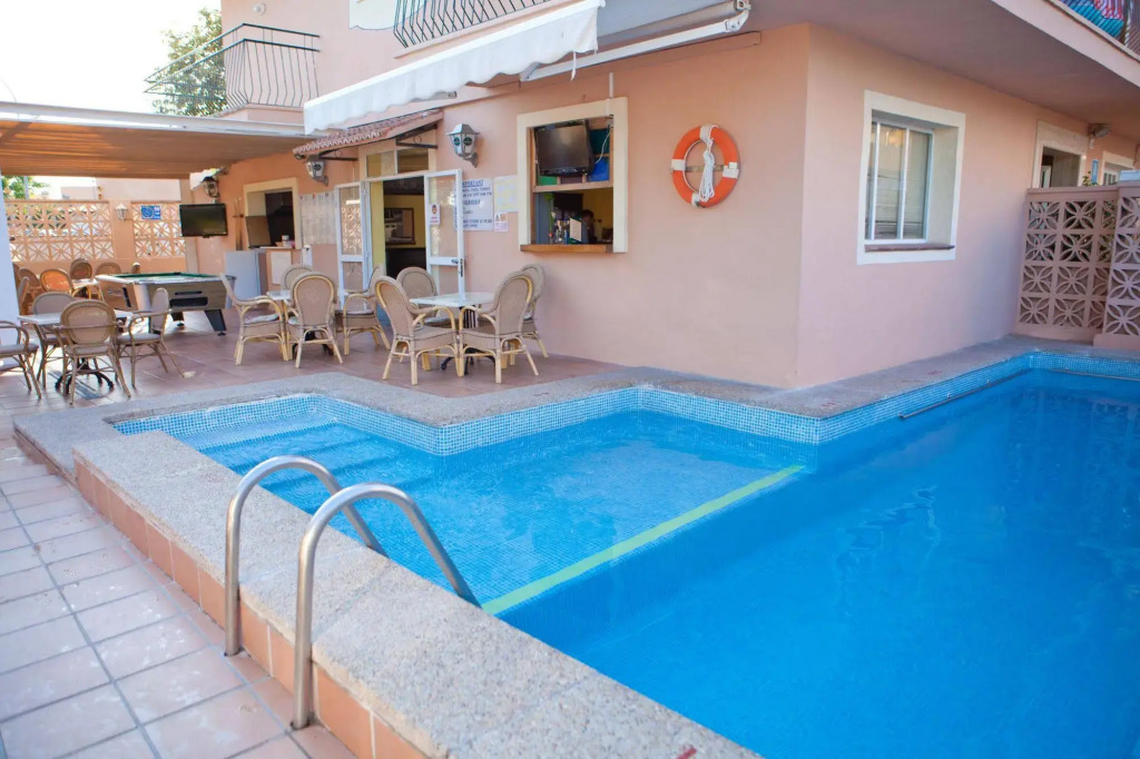 Naika Studios & Apartments