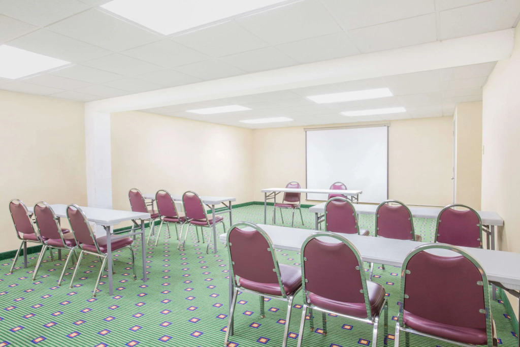 Ramada by Wyndham Angola/Fremont Area
