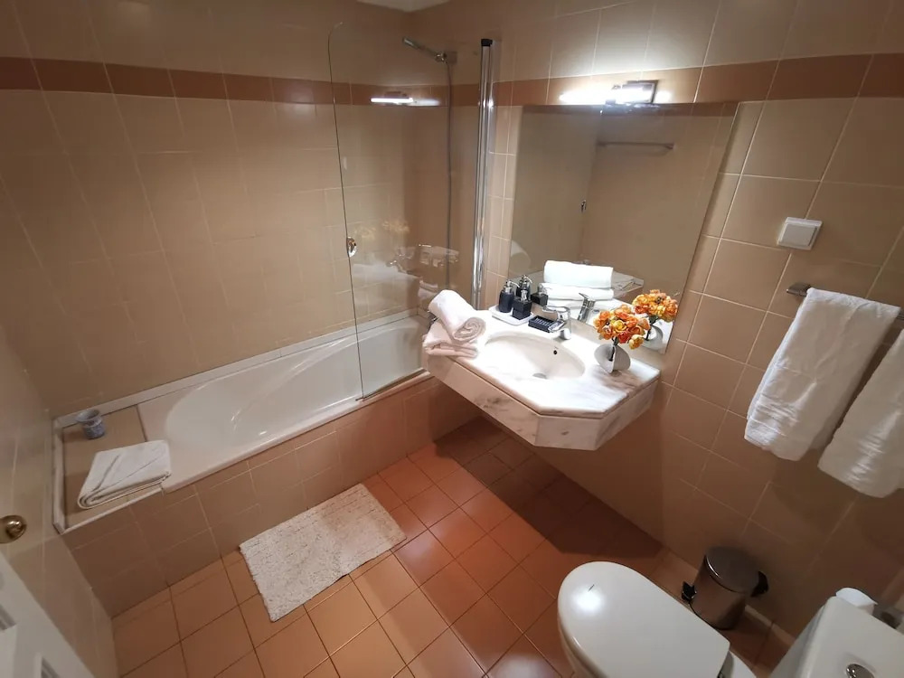 Seaside Escape - 3 Bedroom Apartment Sleeps 6