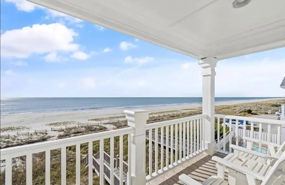 1 Ez Access 4 Bedroom Home by RedAwning