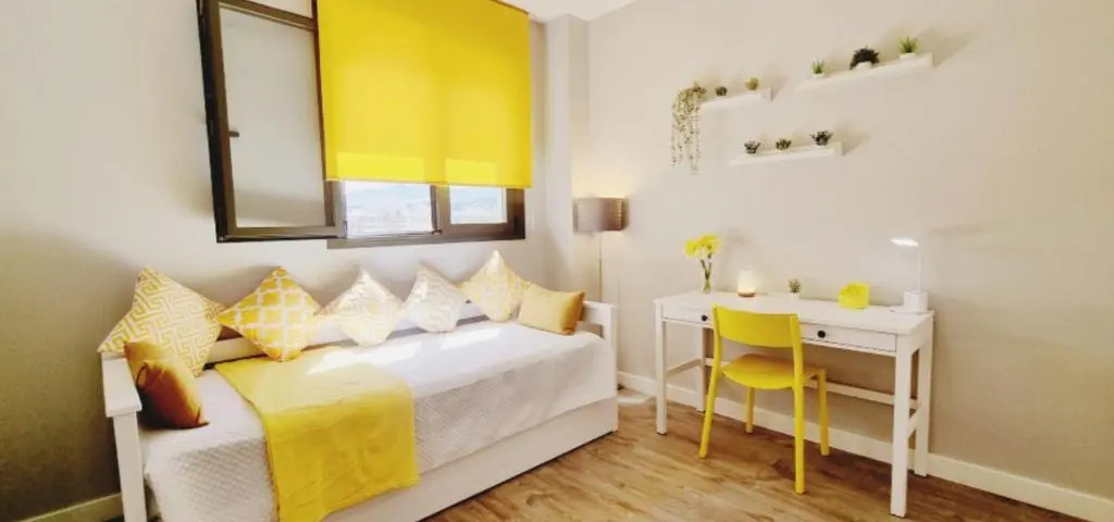 Excellent location- Beach, Pool, Telework, 2 Bikes, Parking & Wifi GRATIS at "CaSa Carol'S"