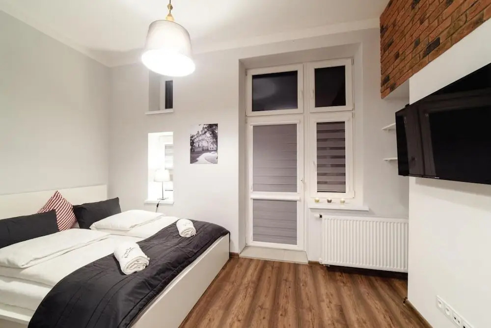 Cracow Rent Apartments - spacious apartments for 2-7 people in quiet area - Kolberga Street nr 3 - 10 min to Main Square by foot