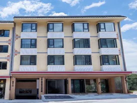 Wen Ruo Gongga No.1 Scenic Courtyard