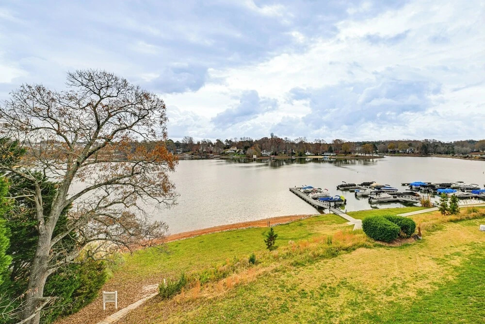 Condo w/ Deck: Waterfront Lake Norman Retreat!