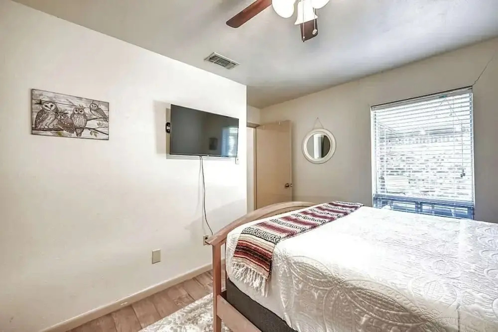 Kerrville Hidden Gem With Firepit and Grill - Great Location