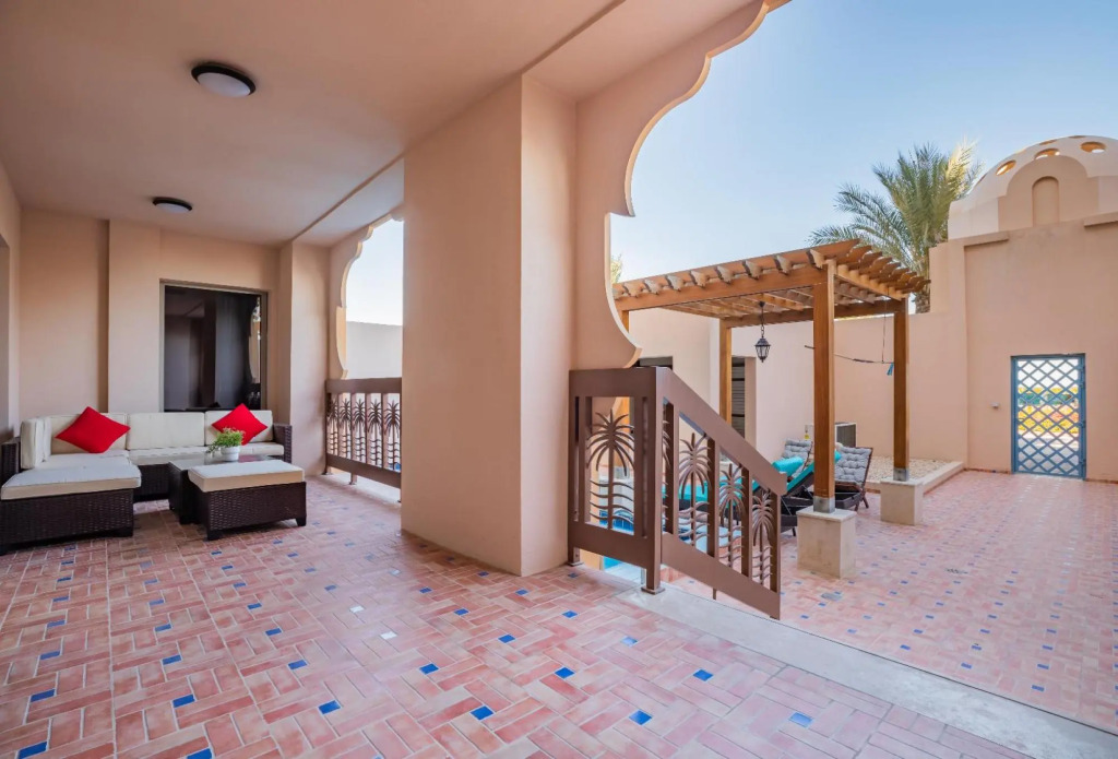 Luxury Villa Private Pool Disinfection Parking