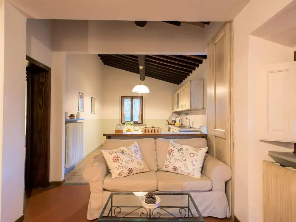Flat with shared pool and air conditioning