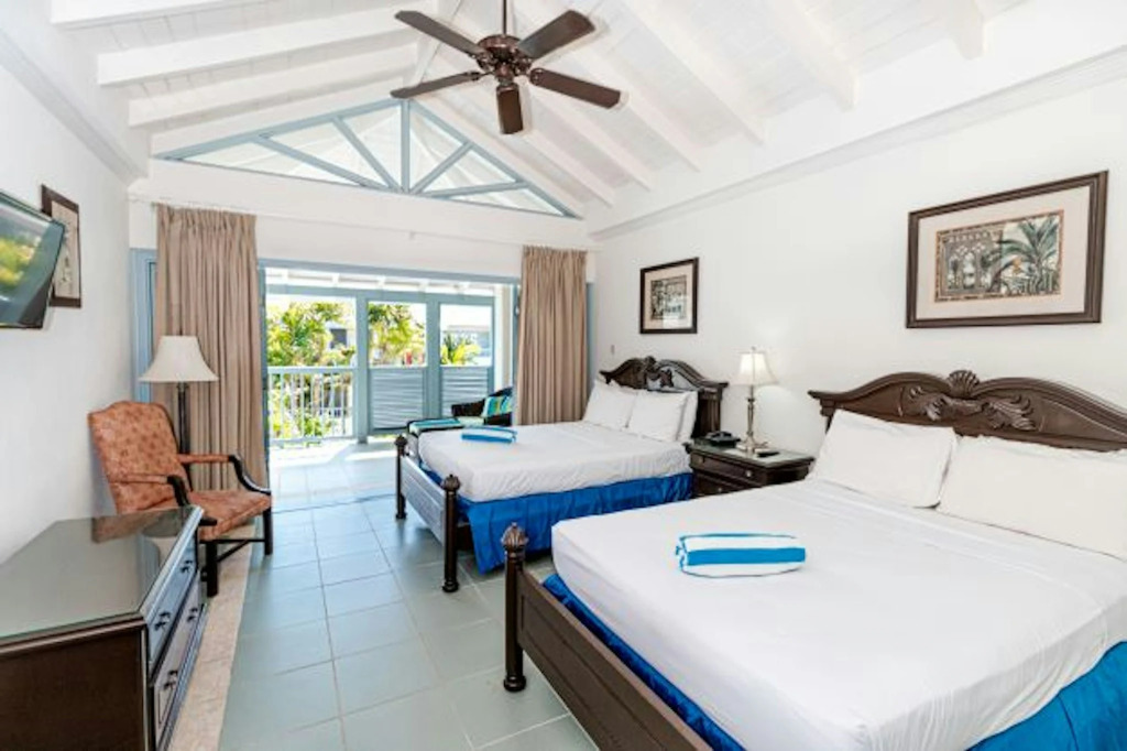 Savannah Beach Club Hotel