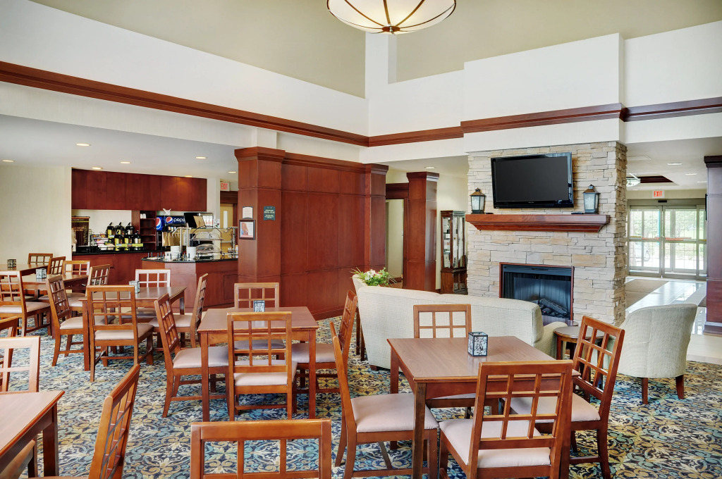 Staybridge Suites Oakville Burlington by IHG